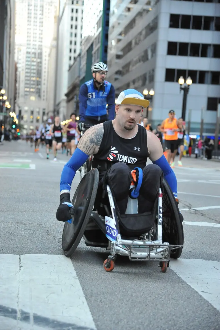 Thomas pushing his racing wheelchair through downtown Chicago